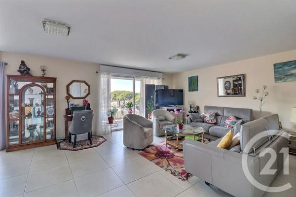 Appartement T3 à vendre  3 pièces - 92,31 m 2   FREJUS  - 83