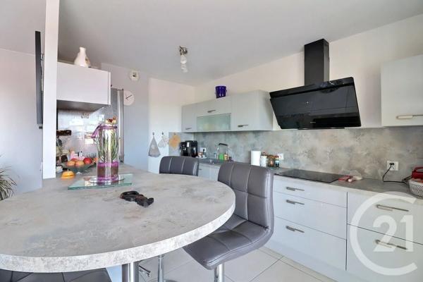 Appartement T3 à vendre  3 pièces - 92,31 m 2   FREJUS  - 83