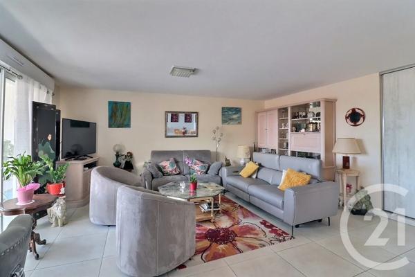 Appartement T3 à vendre  3 pièces - 92,31 m 2   FREJUS  - 83
