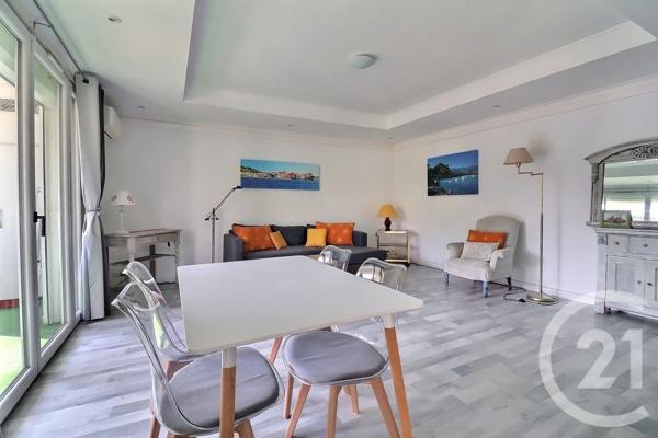 Appartement F3 à vendre  3 pièces - 67,18 m 2   FREJUS  - 83