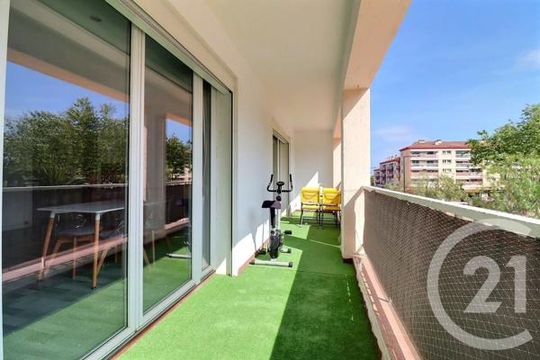 Appartement F3 à vendre  3 pièces - 67,18 m 2   FREJUS  - 83