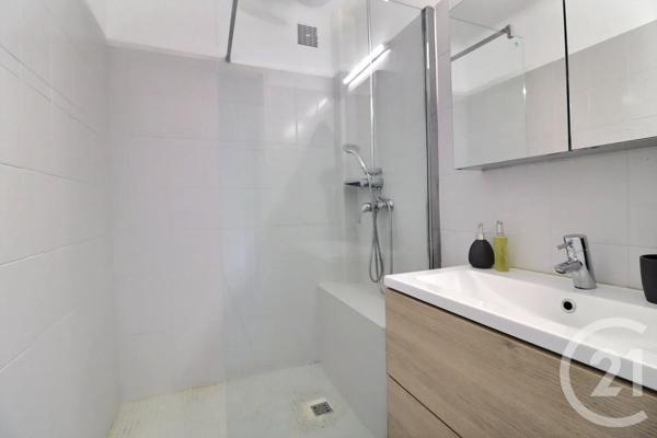 Appartement F3 à vendre  3 pièces - 67,18 m 2   FREJUS  - 83