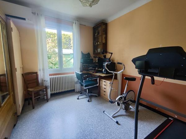 Cucuron, villa de plain pied avec T2 indépendant