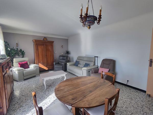 Cucuron, villa de plain pied avec T2 indépendant