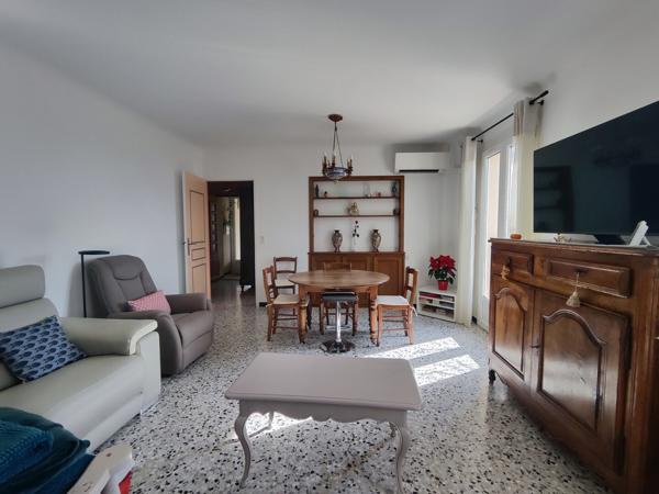 Cucuron, villa de plain pied avec T2 indépendant