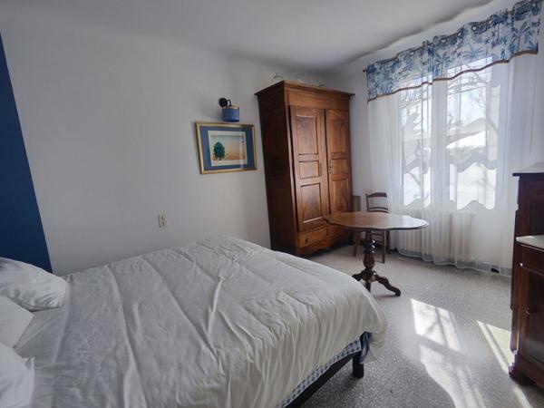 Cucuron, villa de plain pied avec T2 indépendant