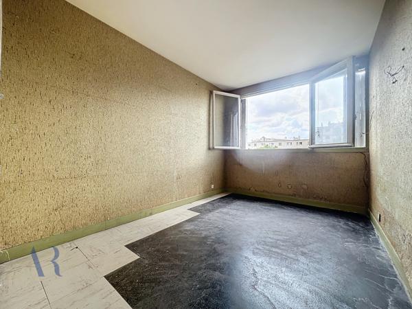 Le Kremlin-Bicêtre (94270) Appartement familial de 74m2 avec Loggia + Cave + Box