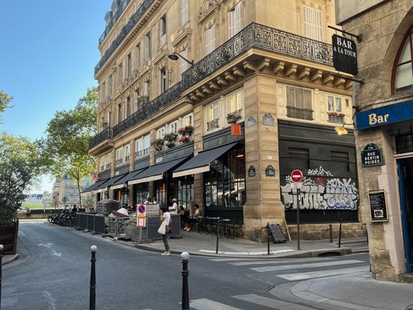 Deux pièces de caractère Louvre-Rivoli, Châtelet