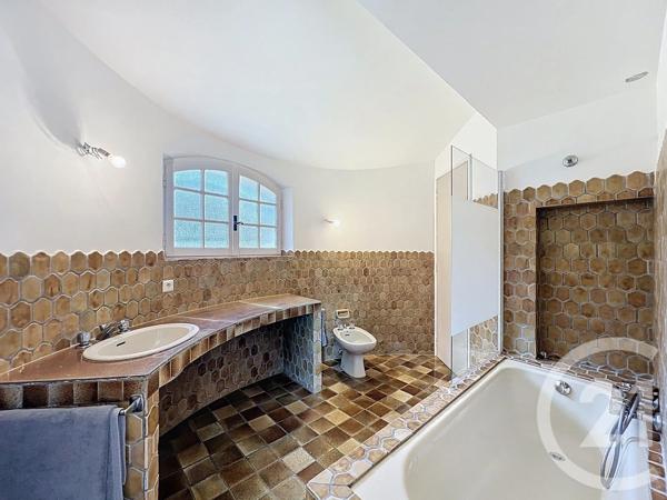 Maison à vendre  5 pièces - 154,20 m 2   MOUGINS  - 06