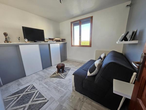 Vierzon au calme,maison individuelle de près de 130m2 sans travaux.