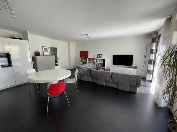 Appartement T4, 85m2 en rez-de-terrasse - Maison Neuve, Villeurbanne, frontière Lyon 3ème
