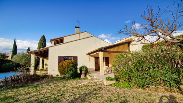 Uzès (30700) Centre ville d'Uzès à pied .A vendre maison familiale avec piscine.