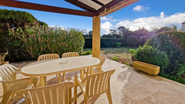 Uzès (30700) Centre ville d'Uzès à pied .A vendre maison familiale avec piscine.