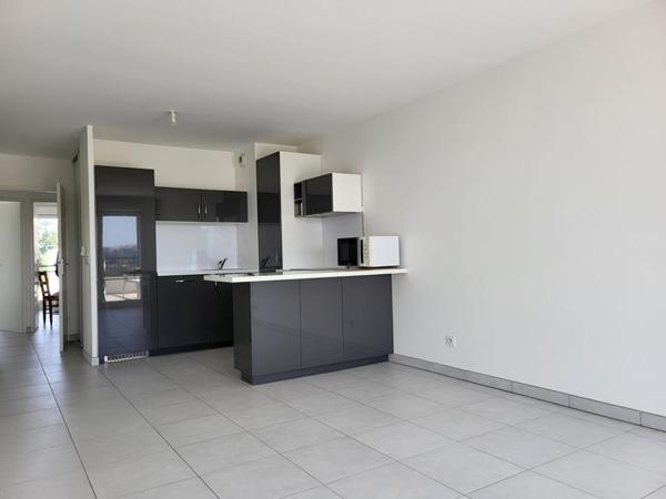 Appartement Plan De Cuques 3 pièce(s) 63 m2 DERNIER ETAGE