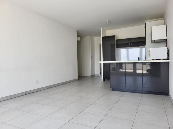Appartement Plan De Cuques 3 pièce(s) 63 m2 DERNIER ETAGE