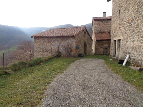 Ardèche verte, rare ferme 125 m² avec dépendances