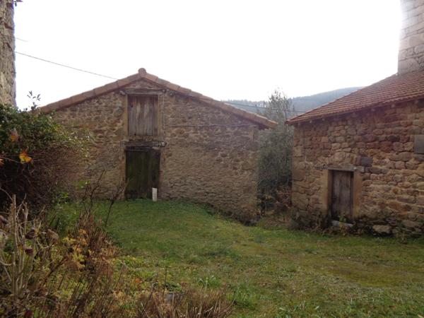 Ardèche verte, rare ferme 125 m² avec dépendances