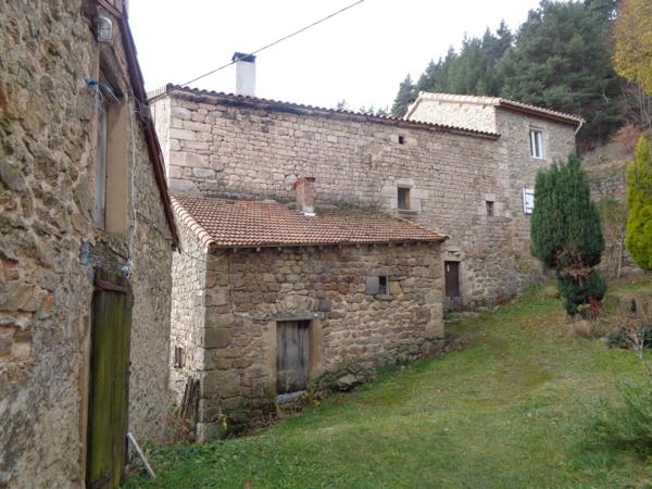 Ardèche verte, rare ferme 125 m² avec dépendances