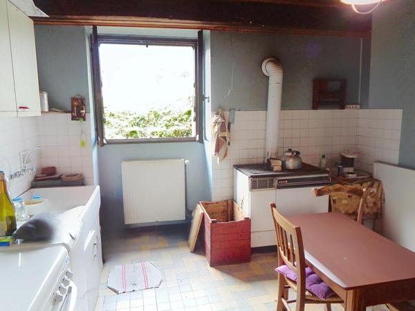 Ardèche verte, rare ferme 125 m² avec dépendances