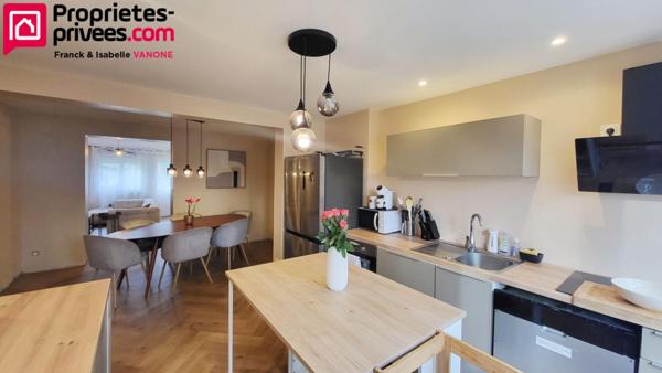 Maison  rénovée - 3 chambres - jardin - places de parking - 95m² (115 utiles)