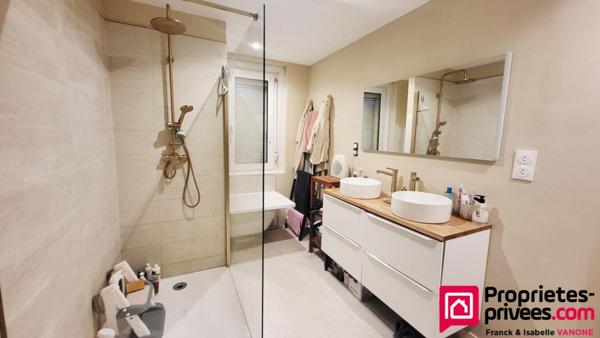 Maison  rénovée - 3 chambres - jardin - places de parking - 95m² (115 utiles)