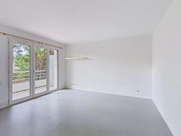 Location                                                      Appartement
                        
                     1 pièces                      28 m2                     à Combs-la-Ville