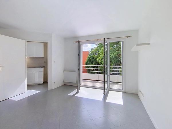 Location                                                      Appartement
                        
                     1 pièces                      28 m2                     à Combs-la-Ville