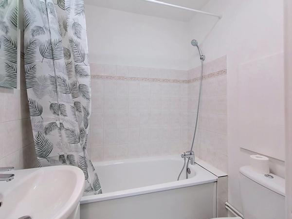 Location                                                      Appartement
                        
                     1 pièces                      28 m2                     à Combs-la-Ville