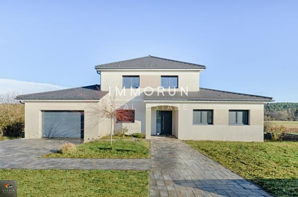 Menskirch (57320) Maison contemporaine 153 m² – 5 chambres – Terrain de 30 ares avec étang