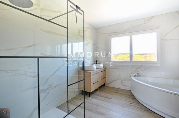 Menskirch (57320) Maison contemporaine 153 m² – 5 chambres – Terrain de 30 ares avec étang