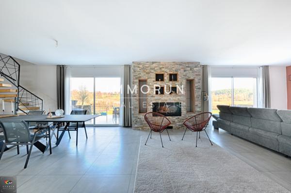 Menskirch (57320) Maison contemporaine 153 m² – 5 chambres – Terrain de 30 ares avec étang