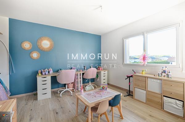 Menskirch (57320) Maison contemporaine 153 m² – 5 chambres – Terrain de 30 ares avec étang