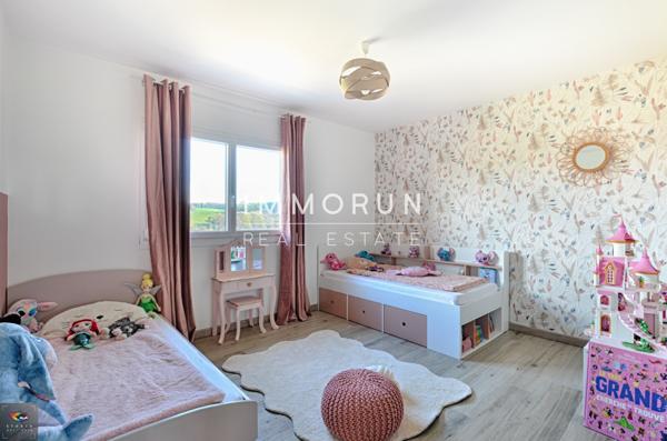 Menskirch (57320) Maison contemporaine 153 m² – 5 chambres – Terrain de 30 ares avec étang