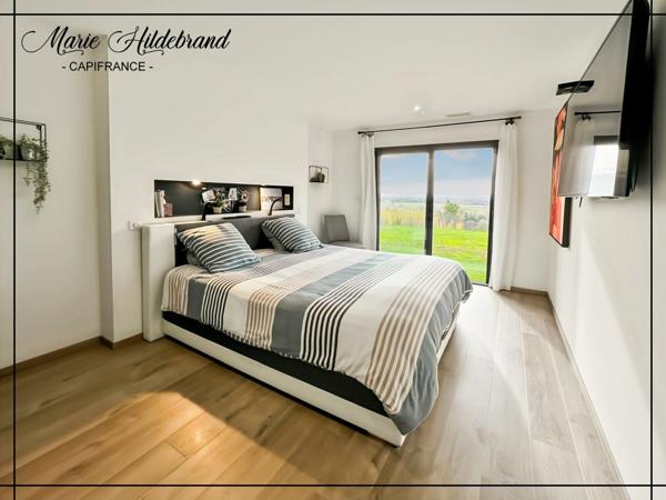 PROPRIÉTÉ CONTEMPORAINE – VUE DOMINANTE, PARC DE PRÈS D’1 HECTARE & PISCINE