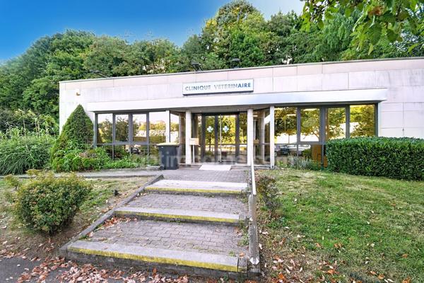 CLINIQUE VÉTÉRINAIRE DE 300 M² SUR TERRAIN DE 1 194 M² – LONGWY