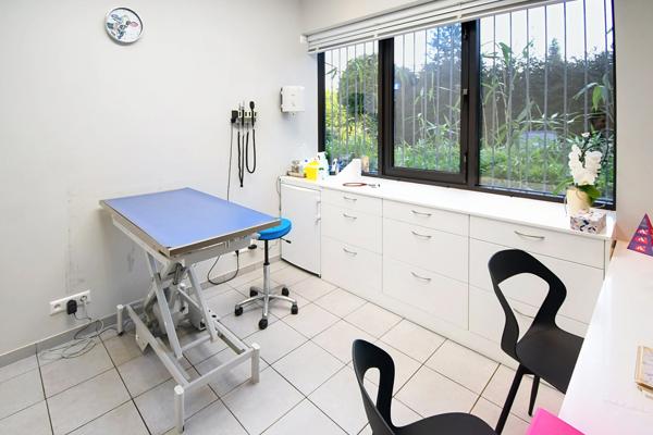 CLINIQUE VÉTÉRINAIRE DE 300 M² SUR TERRAIN DE 1 194 M² – LONGWY