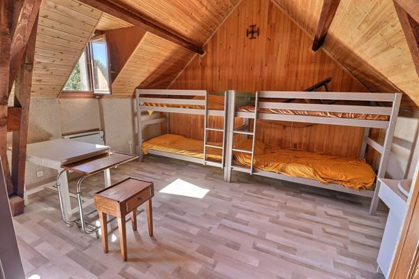 Maison à vendre à Villeneuve - 6 chambres, piscine, grand terrain