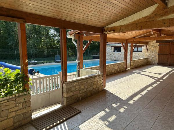 Maison à vendre à Villeneuve - 6 chambres, piscine, grand terrain