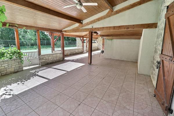 Maison à vendre à Villeneuve - 6 chambres, piscine, grand terrain