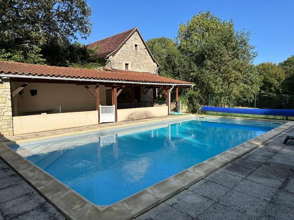 Maison à vendre à Villeneuve - 6 chambres, piscine, grand terrain