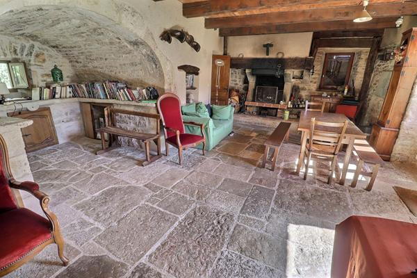 Maison à vendre à Villeneuve - 6 chambres, piscine, grand terrain