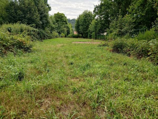 Limetz villez, vends terrain de loisirs de 1000m² environ avec abri de jardin.
