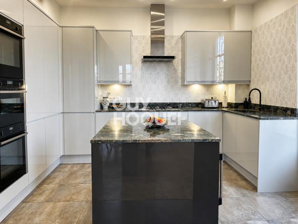 Carcassonne – Appartement de standing 135 m² – 2 chambres – ascenseur – terrasse panoramique