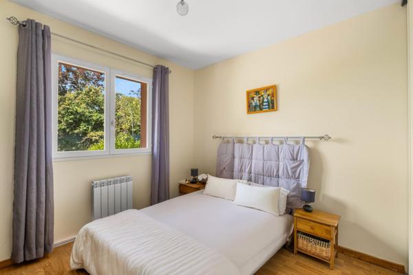 Maison de plain-pied avec jardin