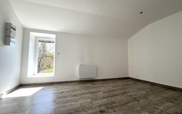 Maison à vendre    5 pièces •  Saint-Maurice-de-Gourdans