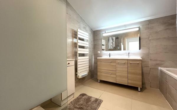 Maison à vendre    5 pièces •  Saint-Maurice-de-Gourdans