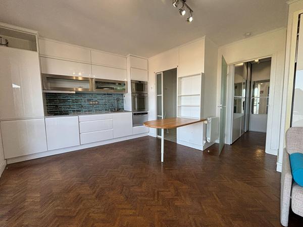 Studio Bourges avec loggia à deux pas du centre ville !