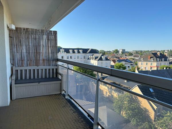 Studio Bourges avec loggia à deux pas du centre ville !
