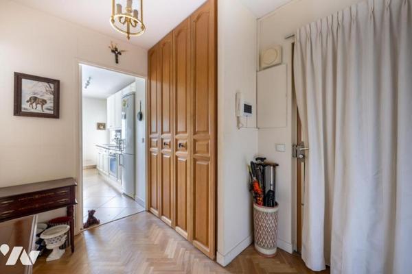 Appartement 4ème étage sur jardin- Balcons - Parking 