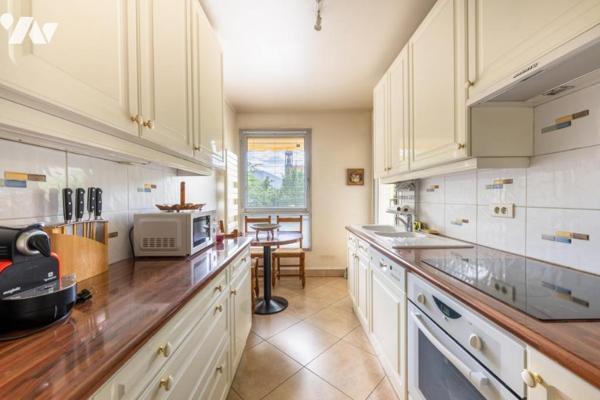 Appartement 4ème étage sur jardin- Balcons - Parking 